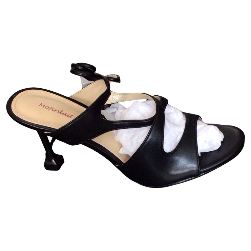 Black Strappy Heels NWT size 7